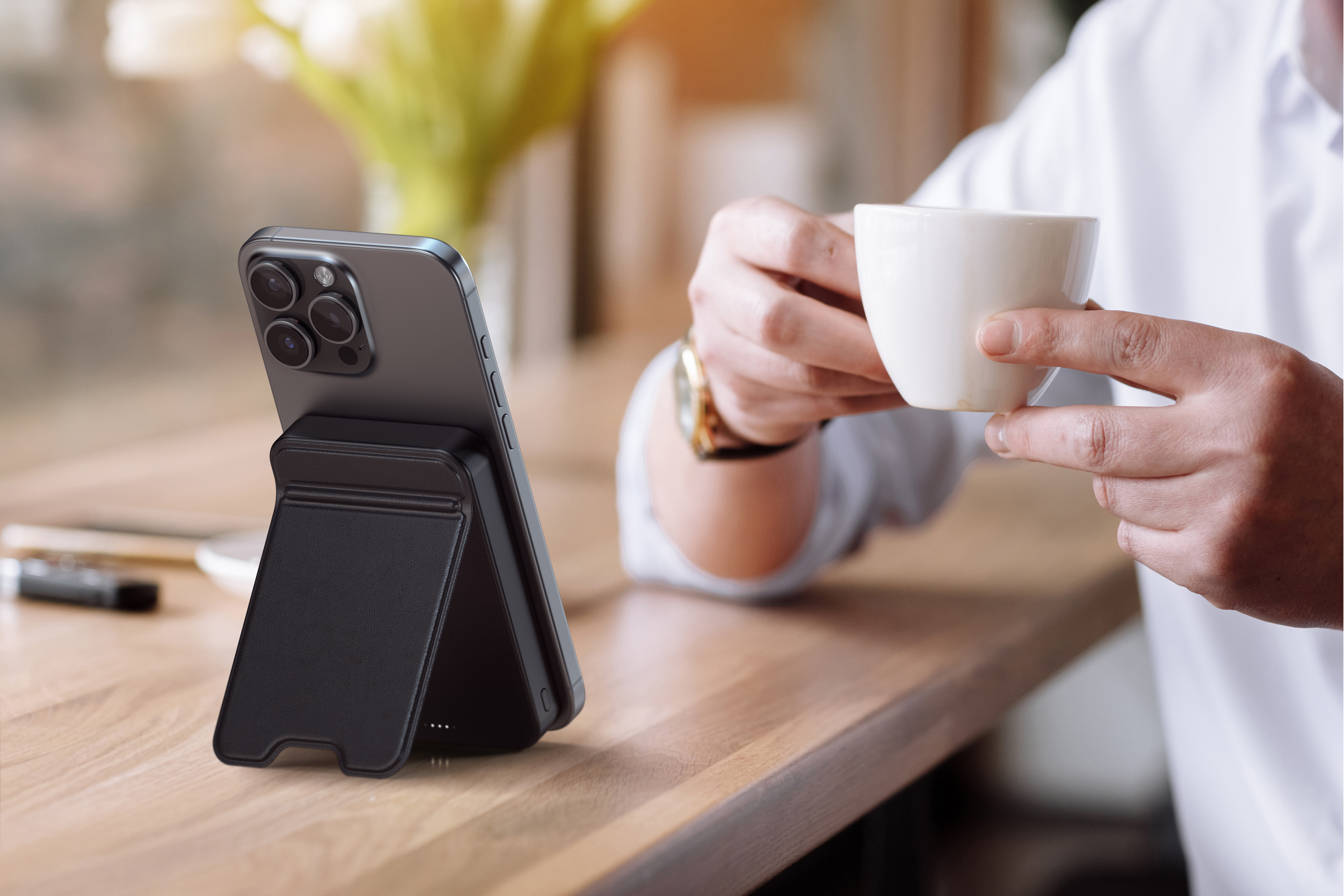 Satechi Qi2 10K Magnetic Power Bank with Stand - Black