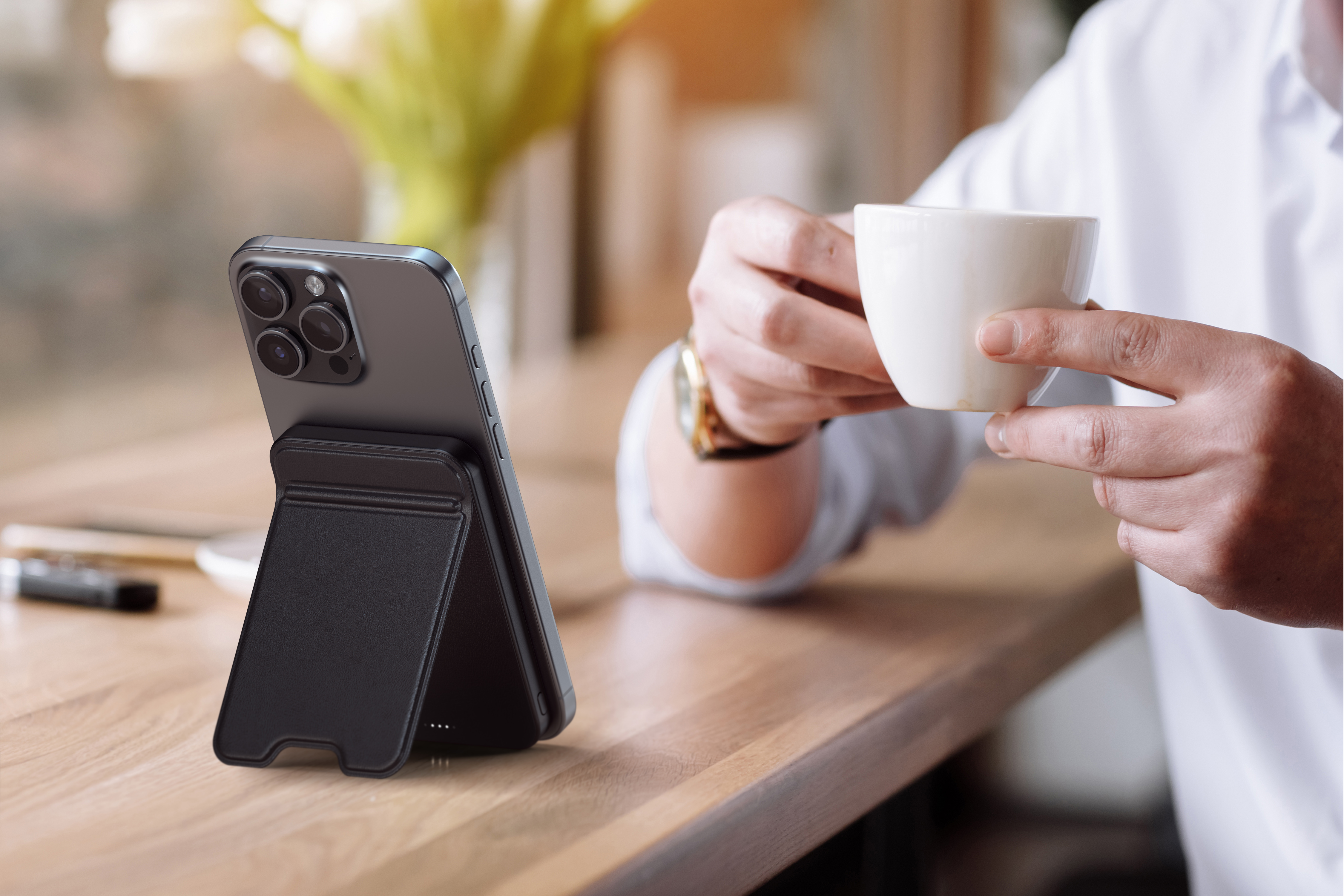 Satechi Qi2 5K Magnetic Power Bank with Stand - Black