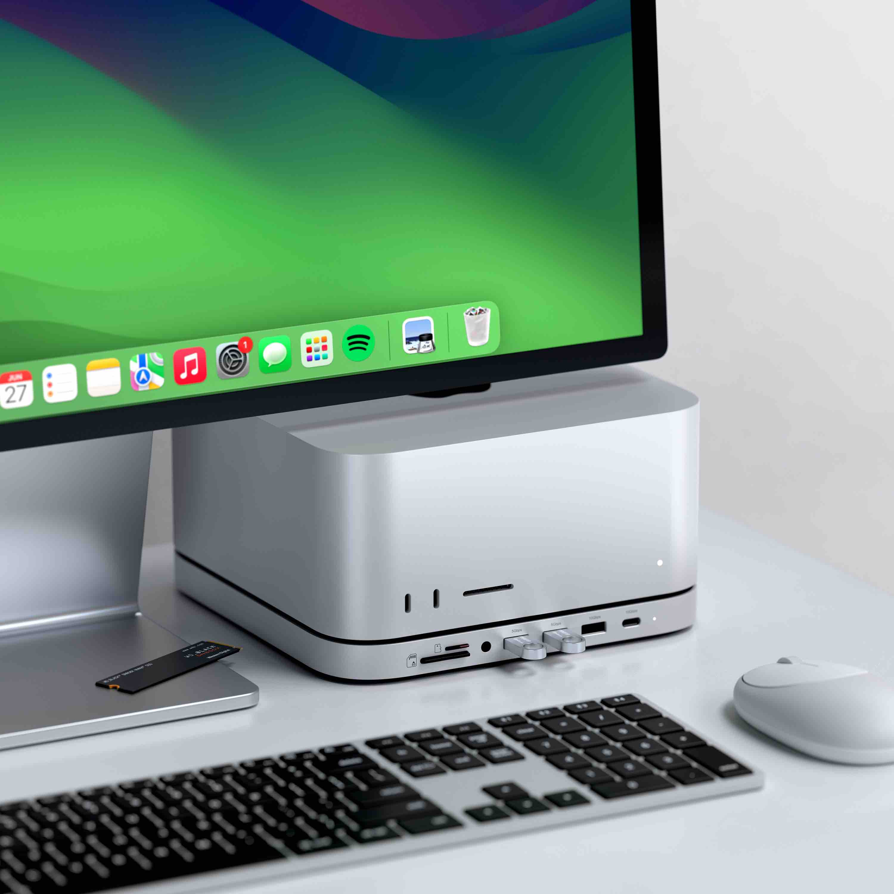 Satechi Stand & Hub For Mac Mini / Studio (1x USB-C 3.2, 1xUSB-A 3.2, 2x USB-A 3.0, 3.5mm Audio,1x Micro/SD, 1x NVMe/M.2 SATA SSD Enclosure Drive not included) - Silver