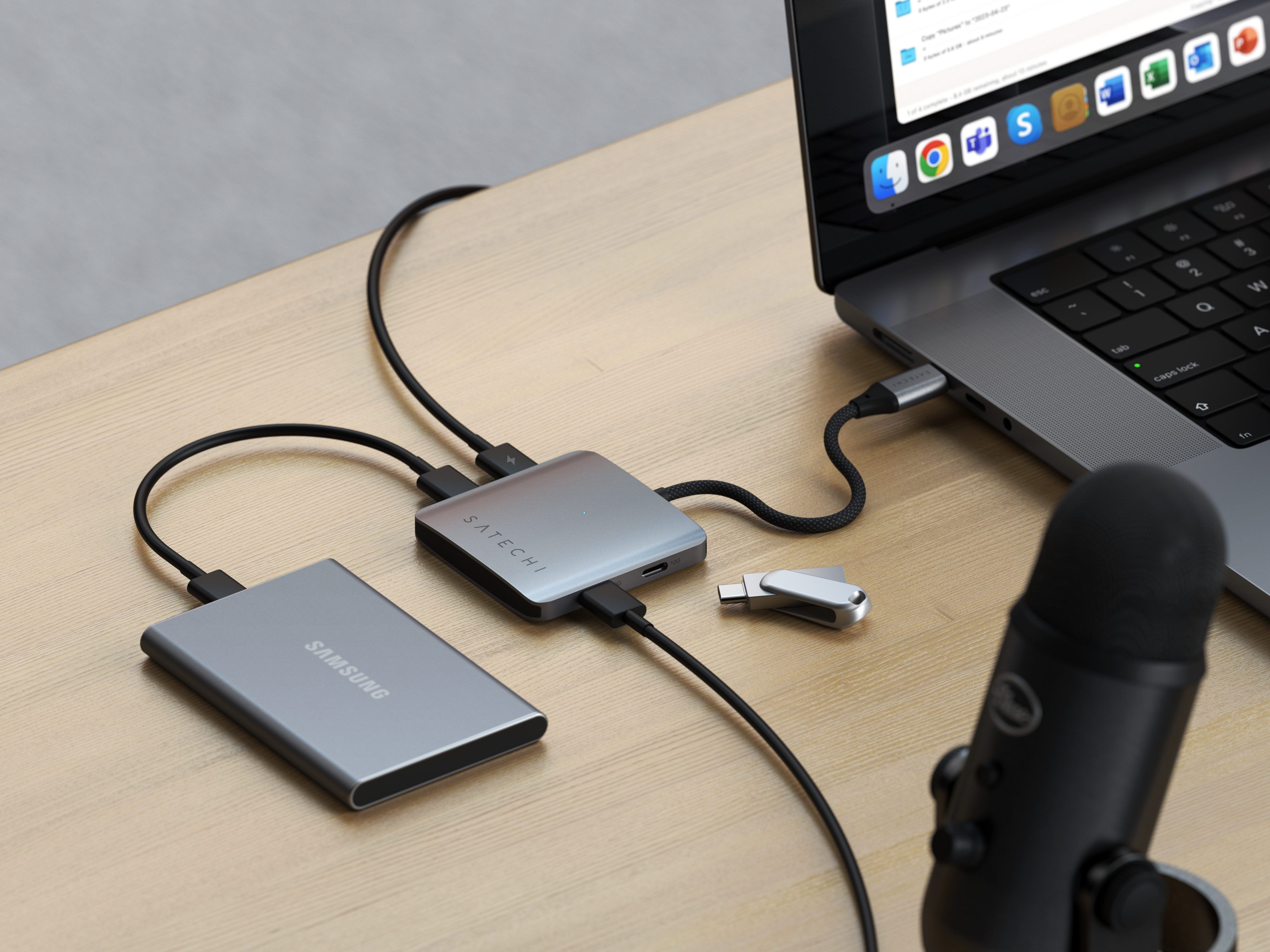 Satechi 4-Port USB-C Hub with PD - Space Gray