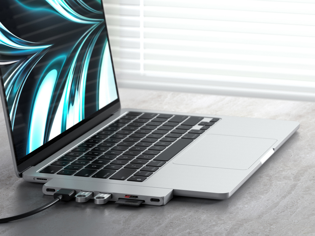 Satechi PRO HUB SLIM (1xUSB4,1xHDMI,2xUSB-A,SD/MicroSD,UHS-I up to 104MB/s, SD/SDHC/SDXC up to 2TB,1xUSB-C) - Silver
