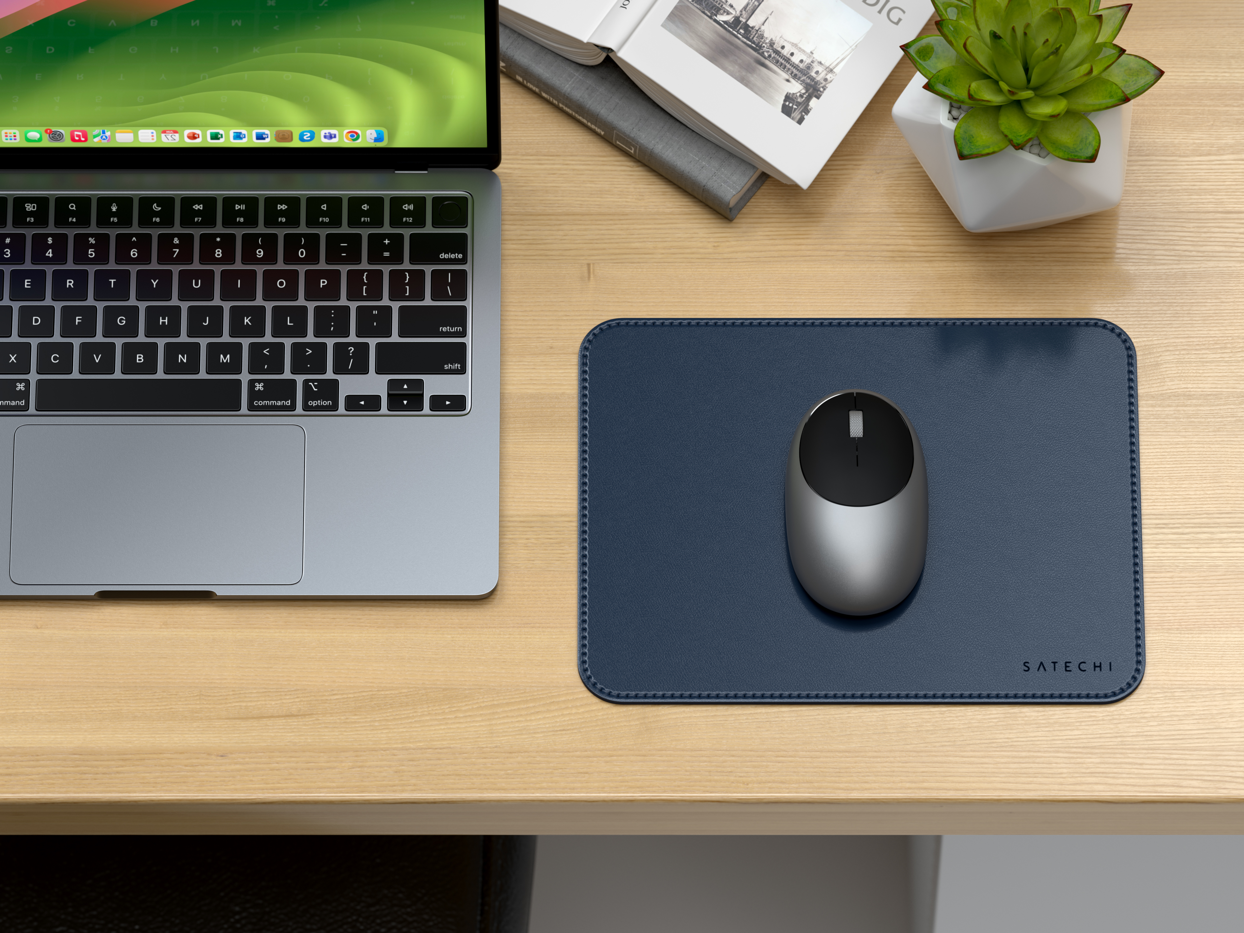 Satechi Vegan-Leather Premium Mouse Pad - Blue
