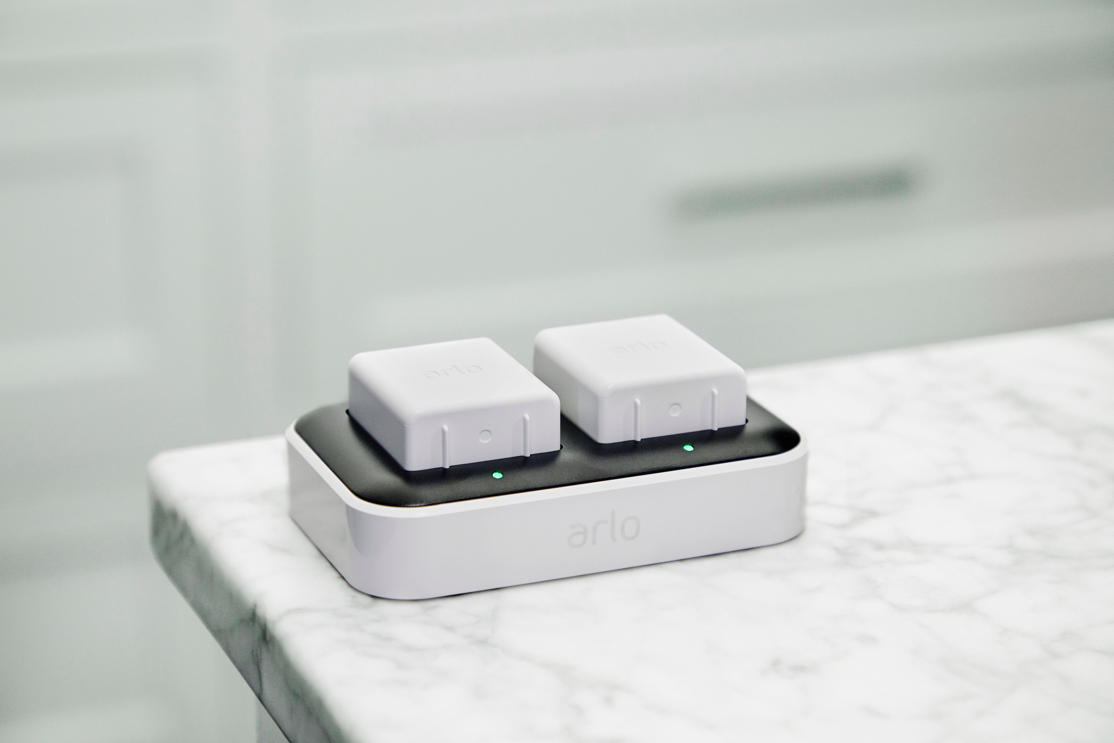 Arlo Dual Charging Station - White